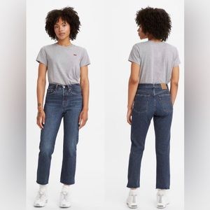 Levi’s Premium Wedgie Straight Fit Cropped Distressed Denim sz 29